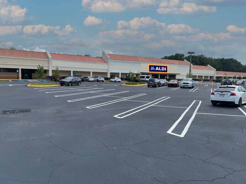 Primary Photo Of 1531 Monument Rd, Jacksonville Unknown For Lease