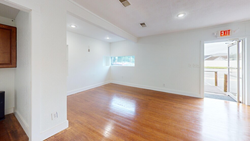 More Photos Of 3480 Barrancas Ave, Pensacola Freestanding For Lease