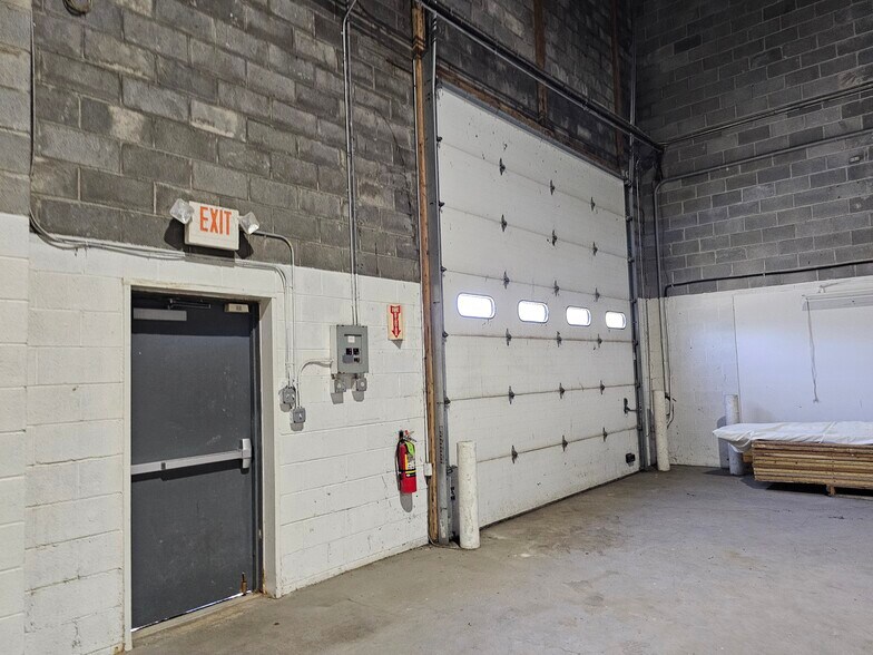 More Photos Of 43 Transport Ln, Pine Island Warehouse For Lease
