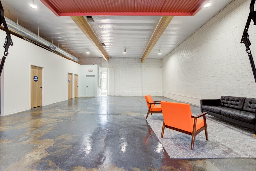 More Photos Of 2616 W Jefferson Blvd, Los Angeles Showroom For Sale
