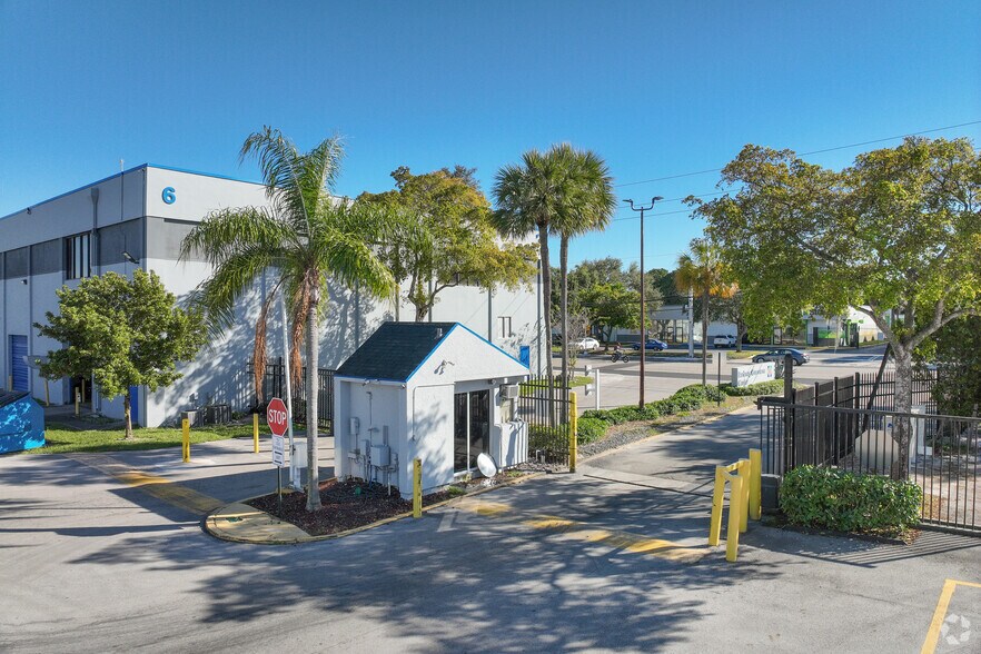 More Photos Of 1919 NW 19th St, Fort Lauderdale Warehouse For Lease