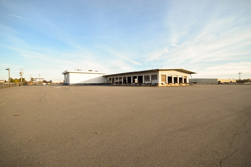More Photos Of 6101 Lindsey Rd, Little Rock Distribution For Sale