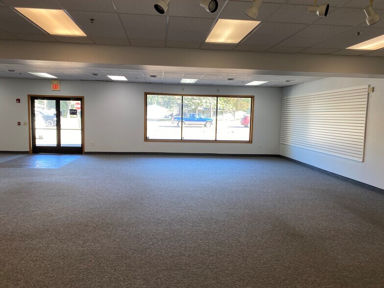 More Photos Of 11620 Crooked Lake Blvd NW, Coon Rapids Freestanding For Lease