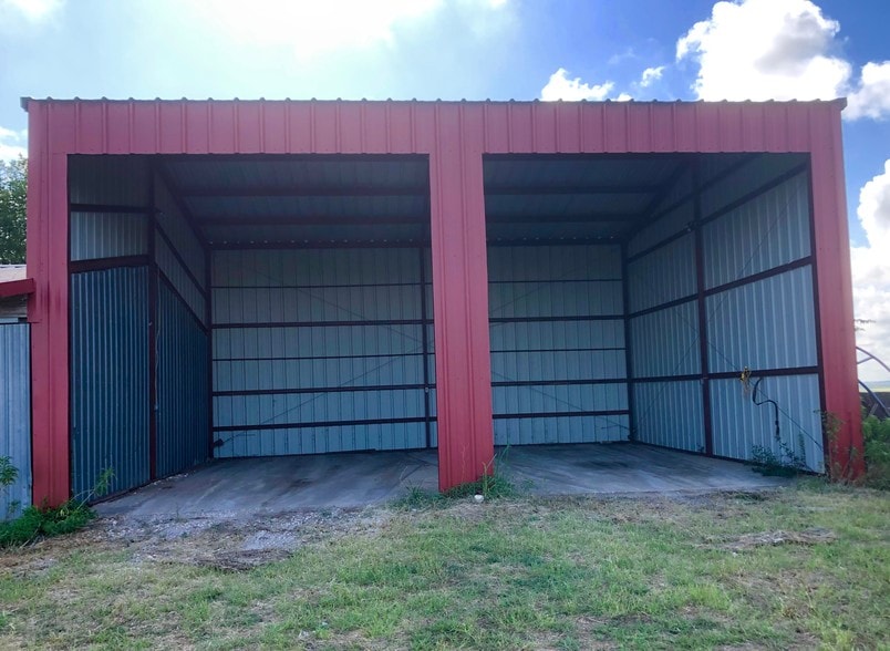 More Photos Of 8101 Coulver Rd, Austin Mixed Retail For Lease