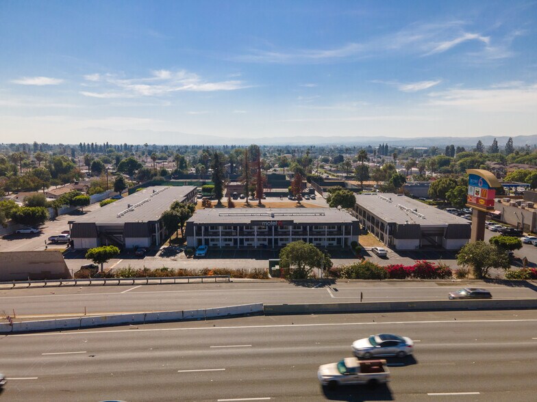 More Photos Of 840 S Indian Hill Blvd, Claremont Hotel For Sale