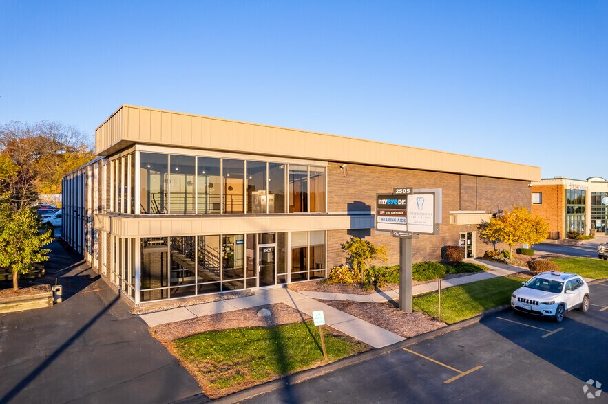 Primary Photo Of 2505 N Mayfair Rd, Milwaukee Office For Lease