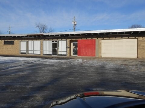 More Photos Of 1610-1616 Rockingham Rd, Davenport Storefront For Lease