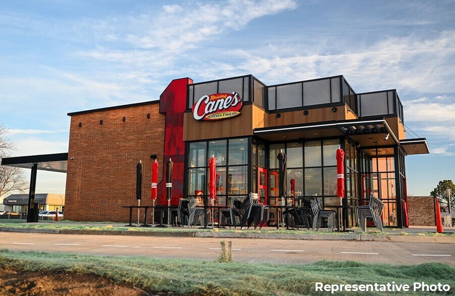 Primary Photo Of 311 S Veterans Pky, Normal Fast Food For Sale