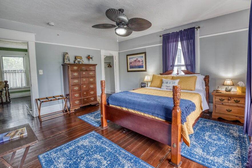 More Photos Of 304 15th St W, Bradenton Specialty For Sale