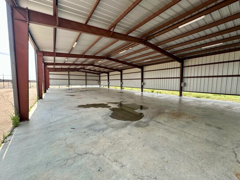 More Photos Of 10420 Interstate 40, Amarillo Warehouse For Lease