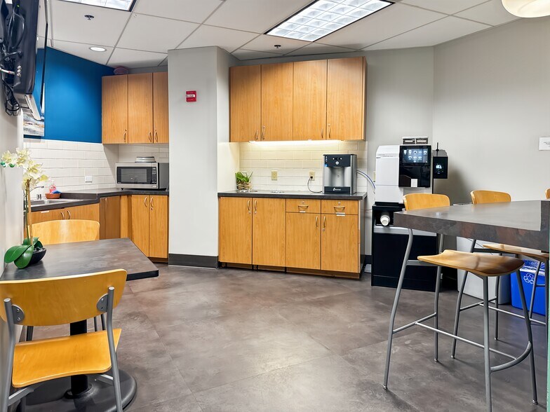 More Photos Of 900 E Hamilton Ave, Campbell Coworking Space