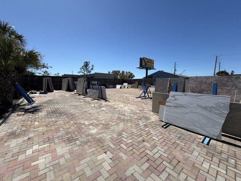 More Photos Of 2941 Fowler St, Fort Myers Warehouse For Sale