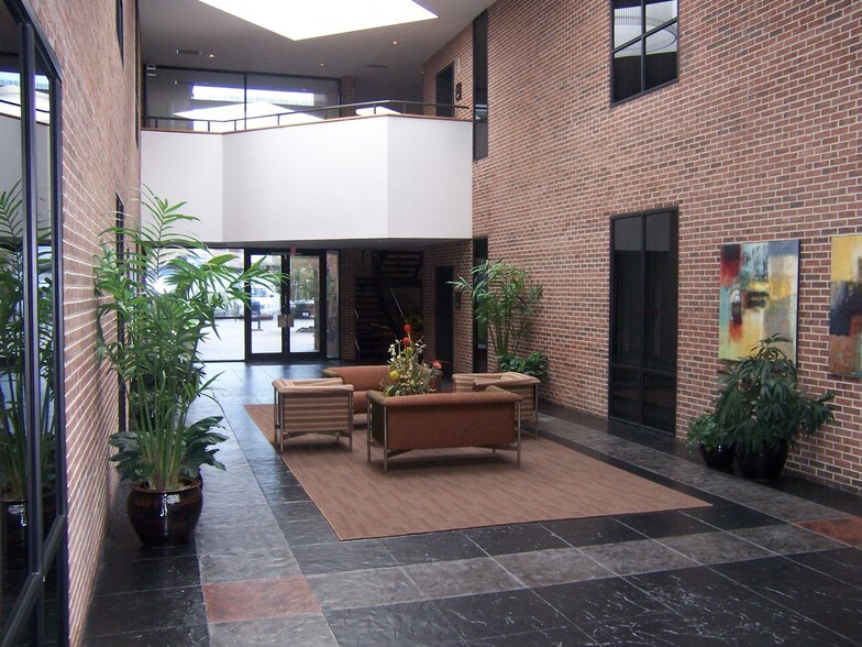 More Photos Of 14140 Midway Rd, Farmers Branch Office For Lease