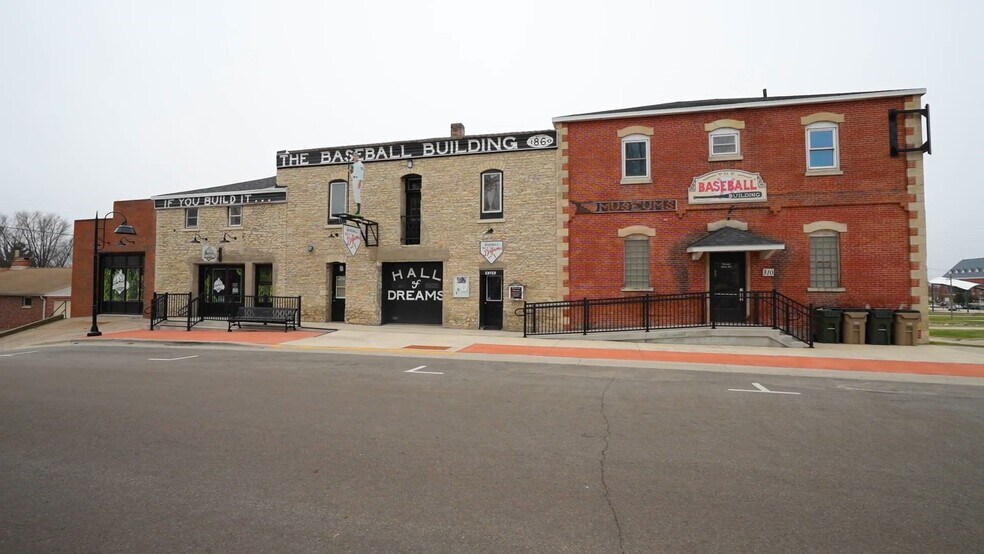 Primary Photo Of 310 2nd St SE, Dyersville Specialty For Sale