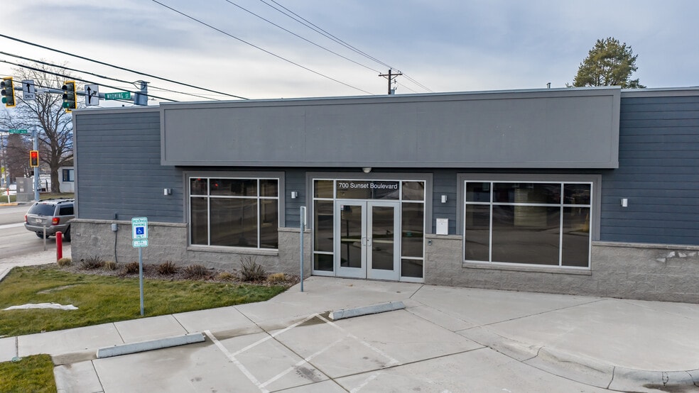 More Photos Of 115 1/2 W Wyoming St, Kalispell Showroom For Lease