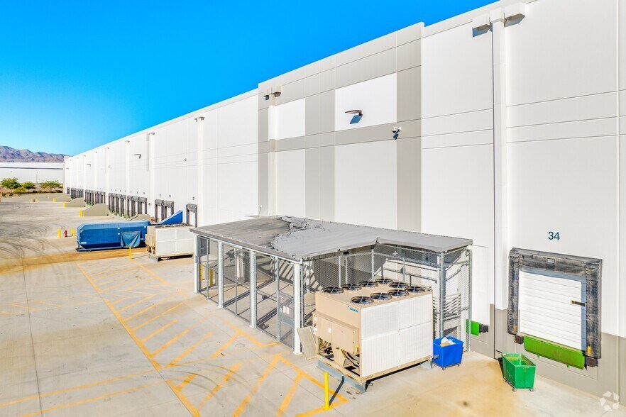 More Photos Of 5835 E Ann Rd, Las Vegas Distribution For Lease