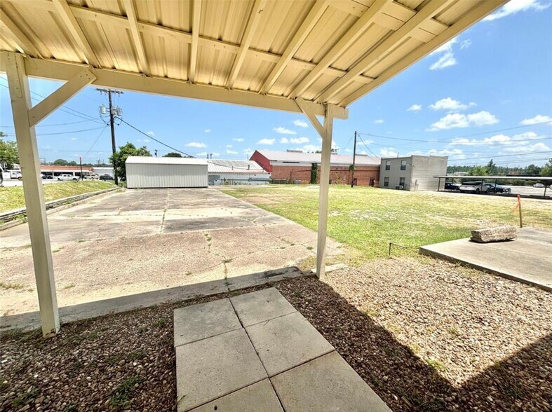 More Photos Of 110 N Zavalla St, Jasper Showroom For Sale
