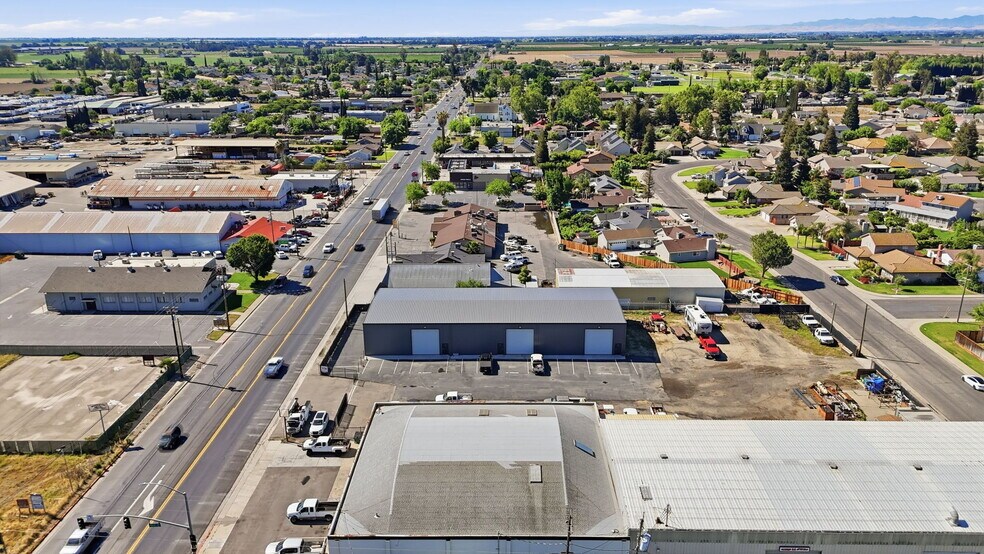 More Photos Of 8217 Lander Ave, Hilmar Flex For Lease