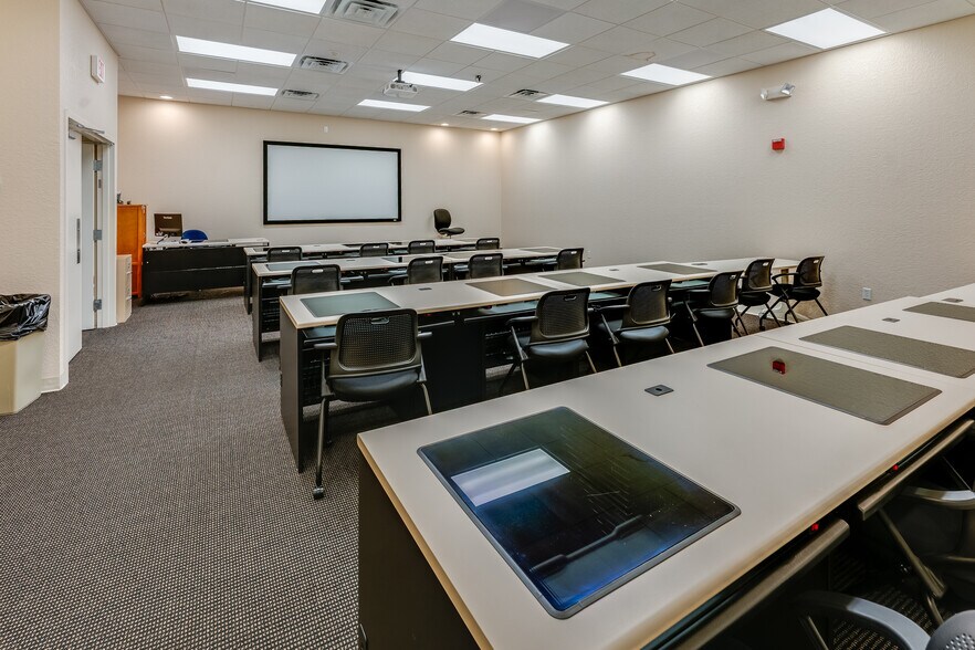 More Photos Of 8660 S Tamiami Trl, Sarasota Office For Sale
