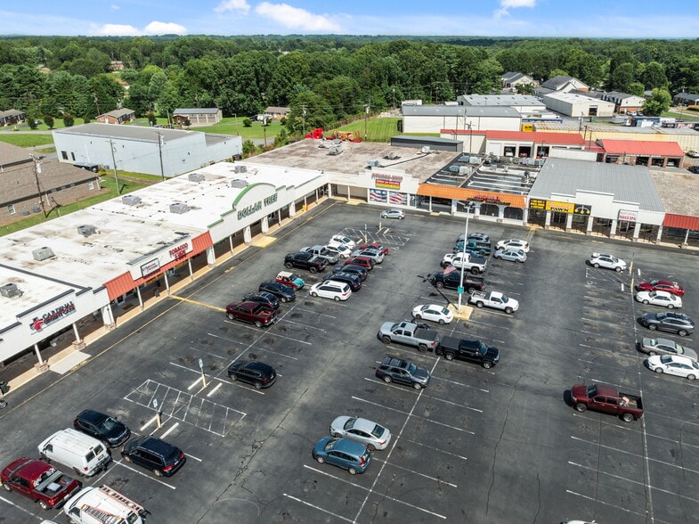 More Photos Of 607 S Main St, King Department Store For Lease