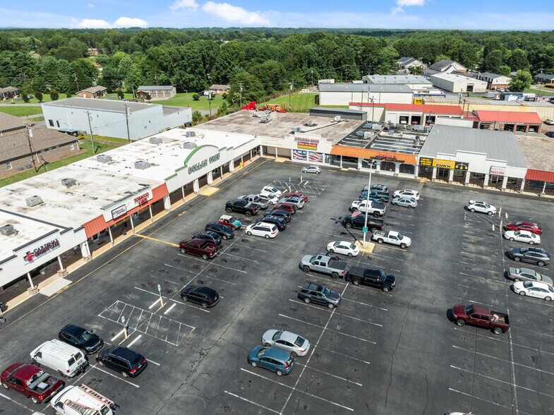 More Photos Of 607 S Main St, King Department Store For Lease