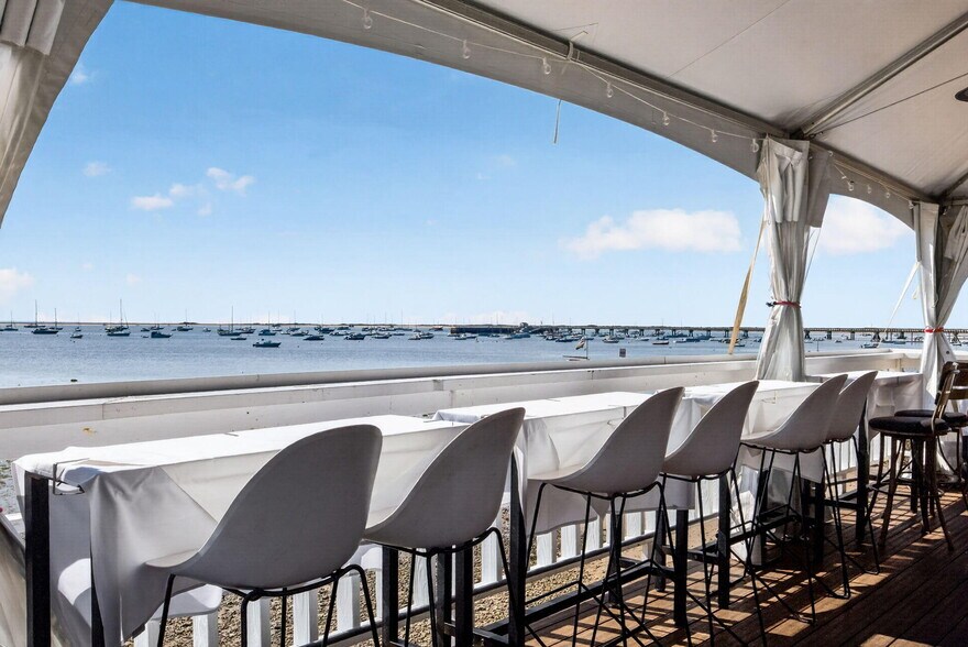 More Photos Of 193A Commercial St, Provincetown Bar For Sale