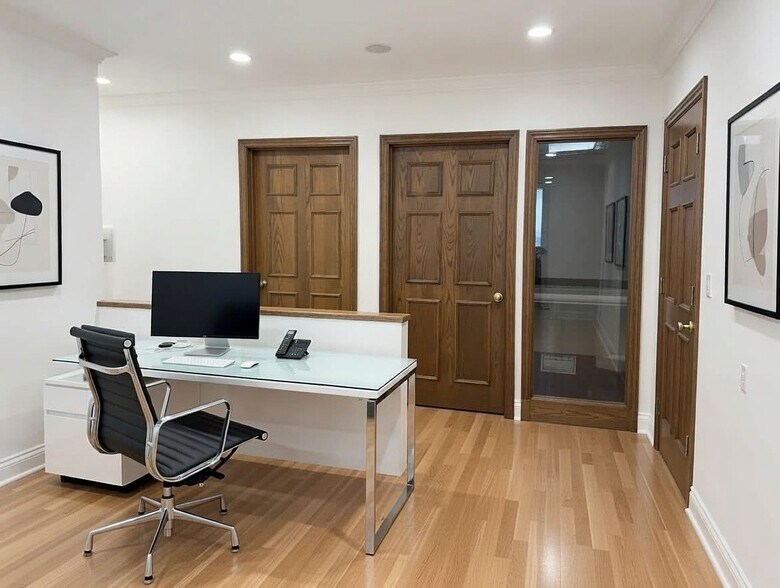 More Photos Of 13930 Gold Cir, Omaha Office For Lease