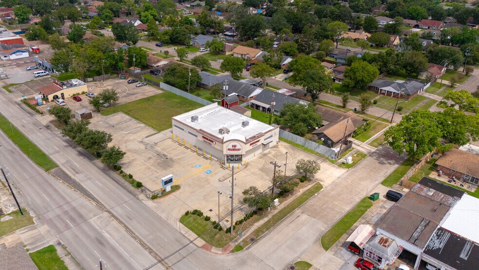 More Photos Of 2615 Strawberry Rd, Pasadena Drugstore For Sale