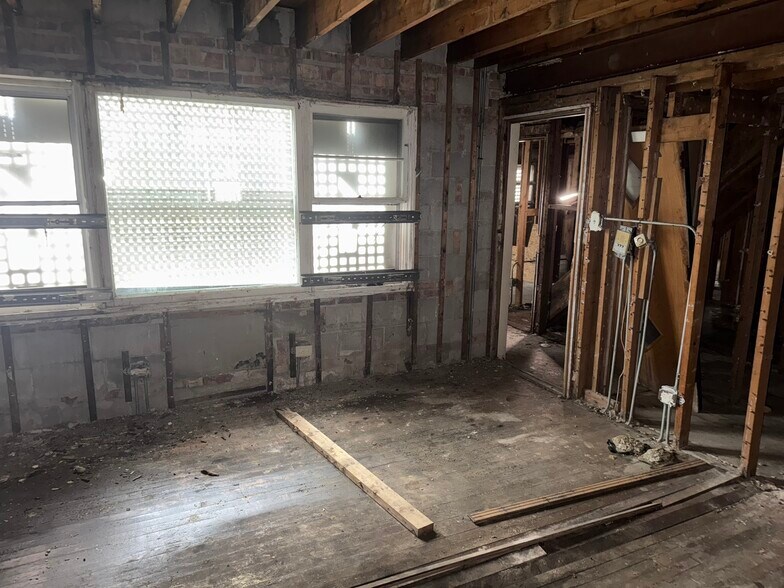 More Photos Of 8735 S Beverly Blvd, Chicago Apartments For Sale