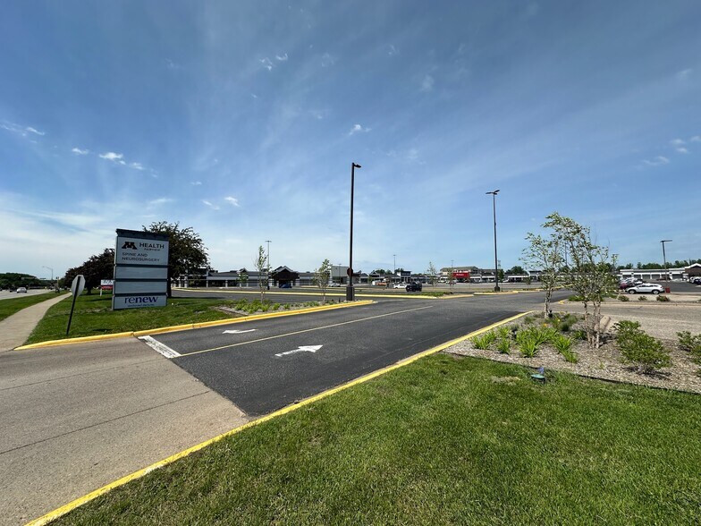 More Photos Of 1715-1749 Beam Ave, Maplewood Unknown For Lease