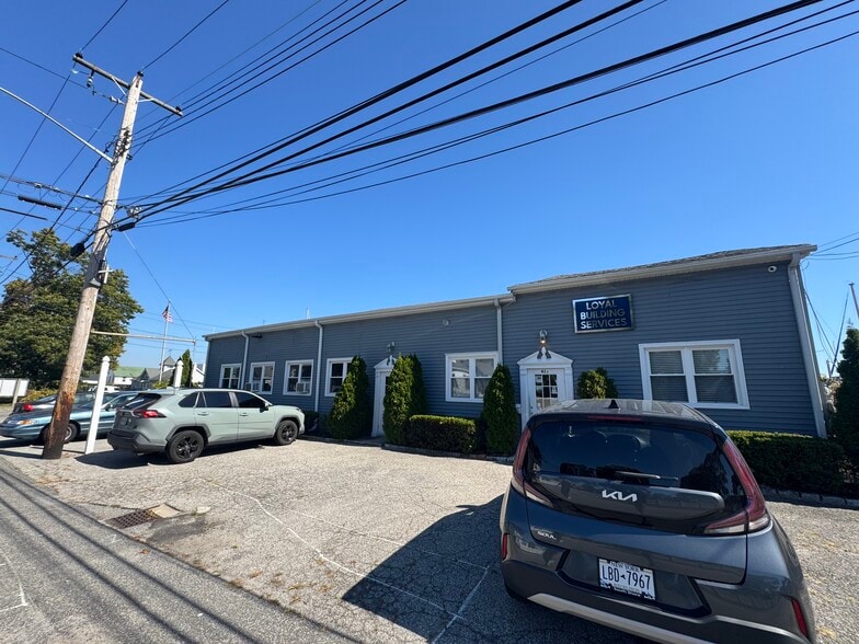 More Photos Of 41 Degnon Blvd, Bay Shore Manufacturing For Lease