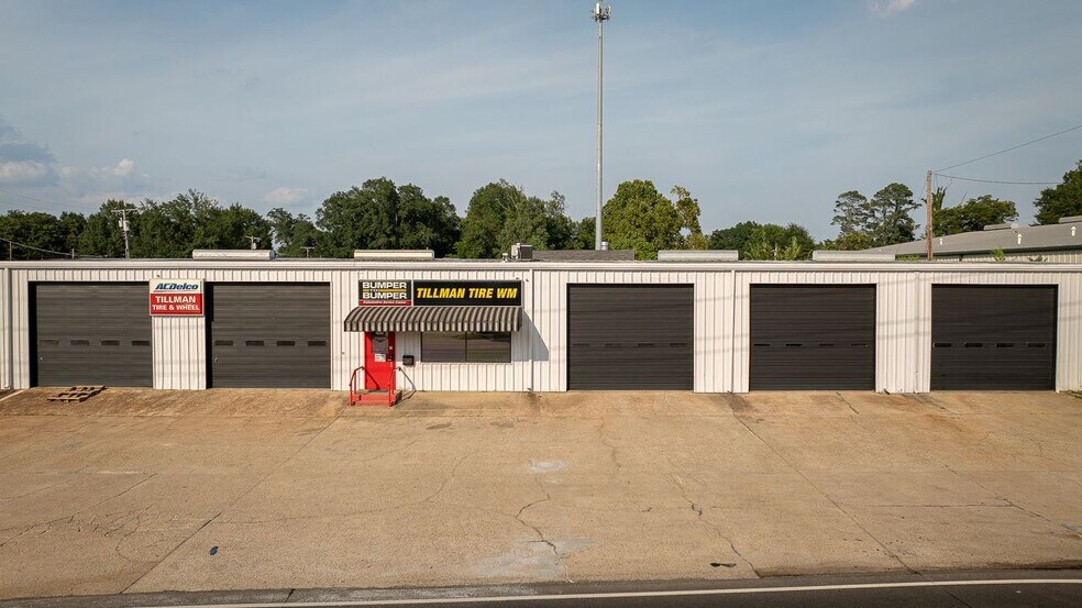 More Photos Of 1914 Cypress St, West Monroe Service For Sale