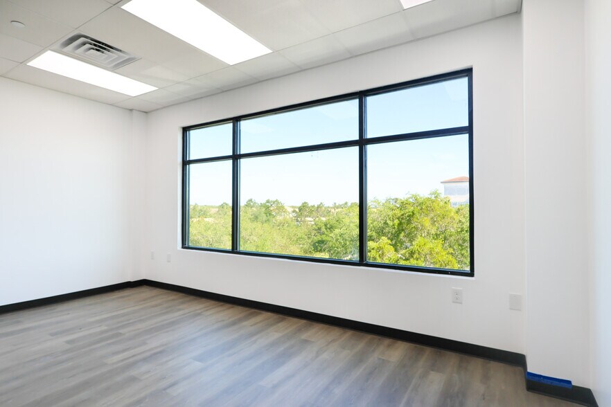 More Photos Of 13564 Village Park Dr, Orlando Office For Sale