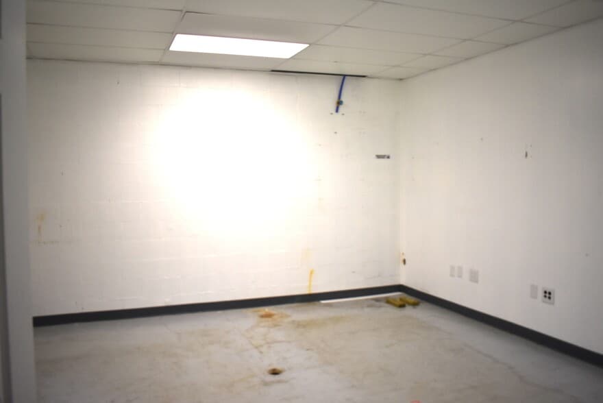 More Photos Of 104 N College St, Gadsden General Retail For Sale