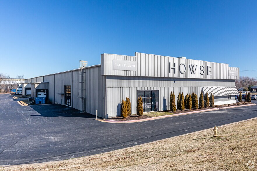 More Photos Of 2714 SE Otis Corley Dr, Bentonville Warehouse For Lease