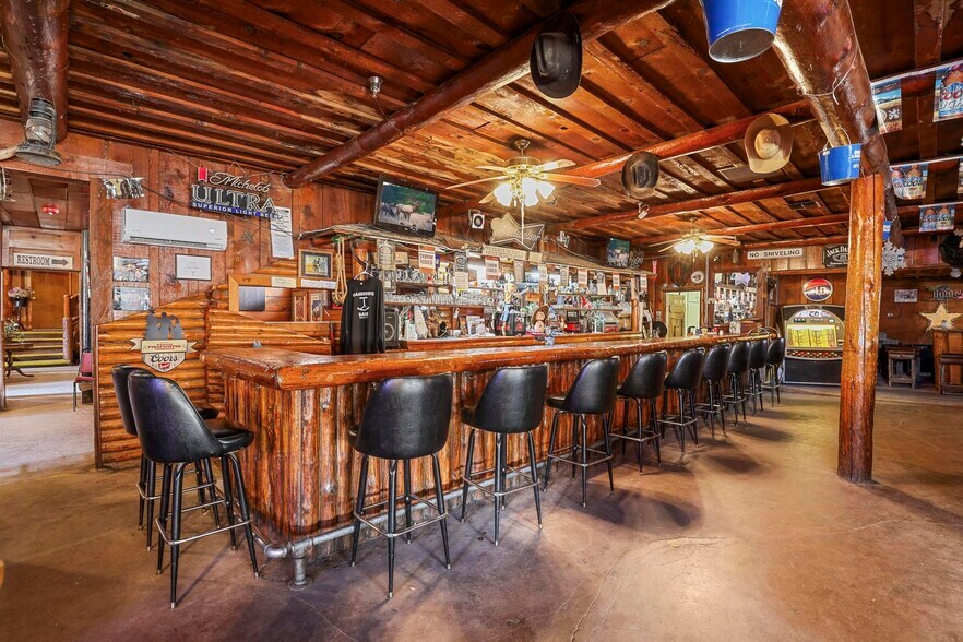 More Photos Of 607 W Main St, Payson Bar For Sale