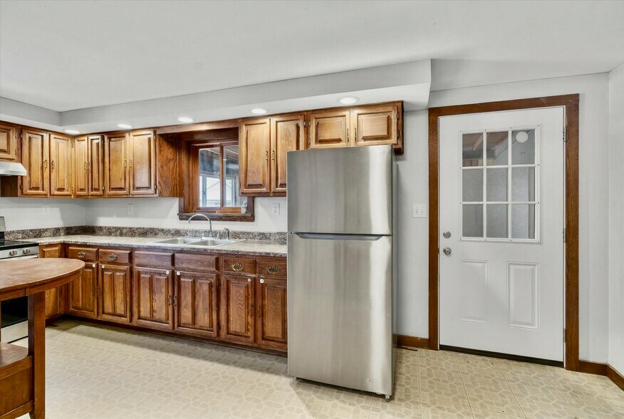 More Photos Of 9 S Main St, Manchester Storefront Retail Residential For Sale