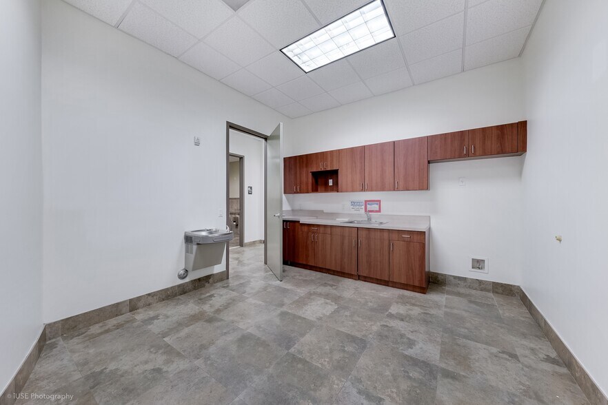 More Photos Of 135 San Lorenzo Ave, Coral Gables Office For Sale