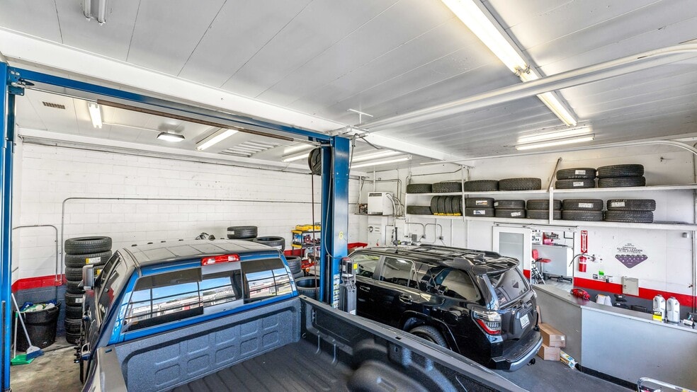 More Photos Of 3410 Aviation Blvd, Redondo Beach Auto Repair For Sale