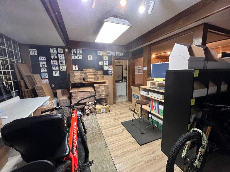 More Photos Of 195 Broadway W, Vancouver Storefront Retail Office For Lease