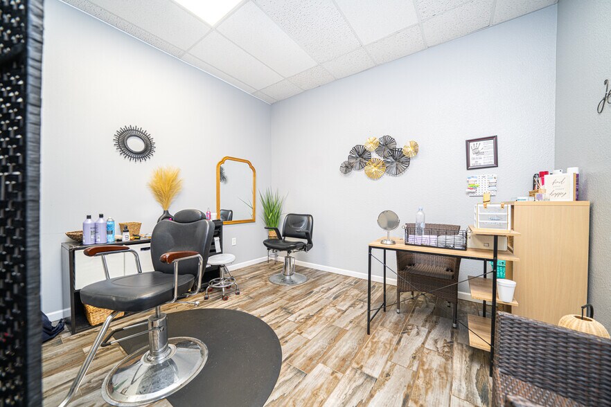 More Photos Of 1015 McCann Rd, Longview Office For Sale