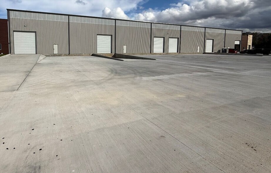 More Photos Of 211 E Sycamore St, Fresno Distribution For Sale