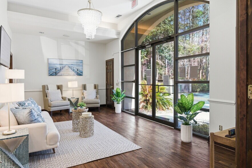 More Photos Of 70 N Main St, Hilton Head Island Office For Sale