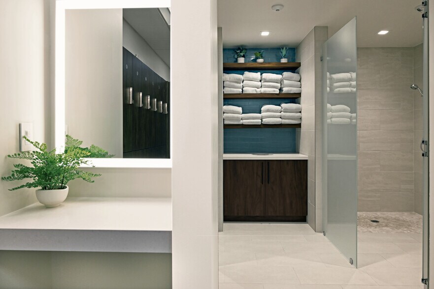 More Photos Of 300 W 6th St, Austin Office For Lease