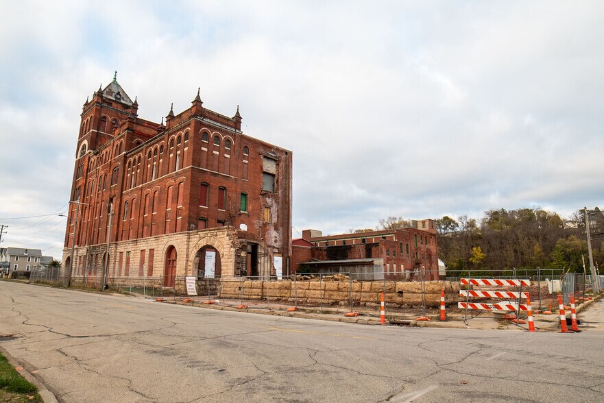 More Photos Of 3040 Jackson St, Dubuque Apartments For Sale