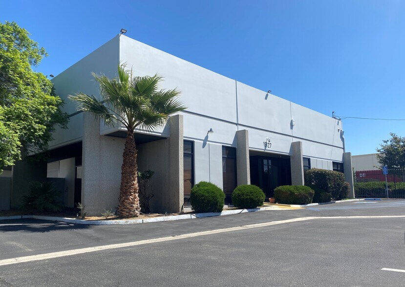 More Photos Of 1927 W 139th St, Gardena Industrial For Lease