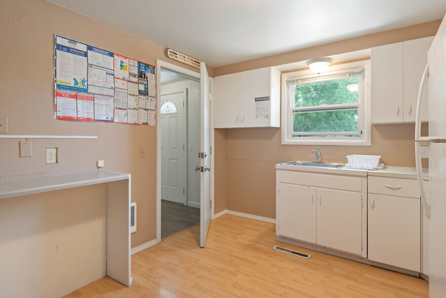 More Photos Of 1660 River Rd, Eugene Office For Lease