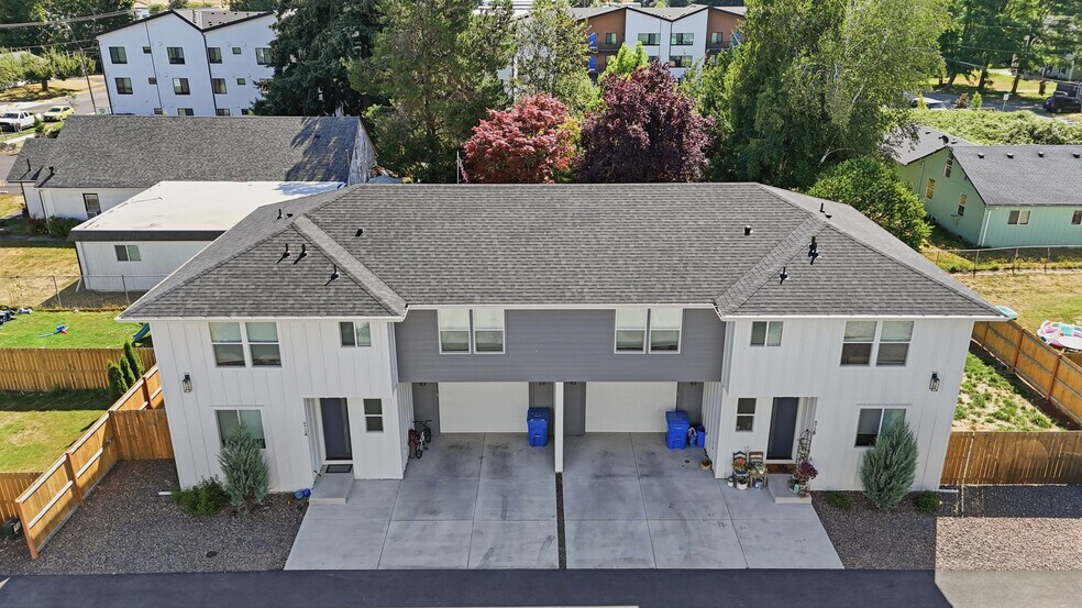 More Photos Of , Kelso Multifamily For Sale