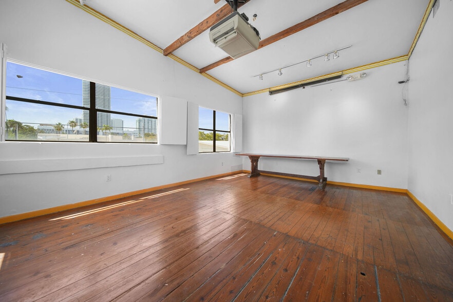 More Photos Of 819 5th St, Miami Beach Freestanding For Sale