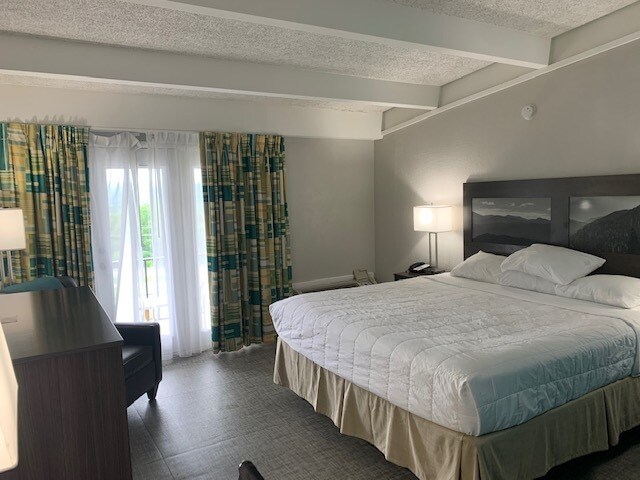 More Photos Of 2021 E Spring St, Cookeville Hotel For Sale